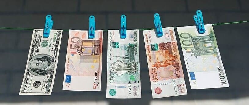 Доля россиян, имеющих сбережения в иностранной валюте, сократилась втрое