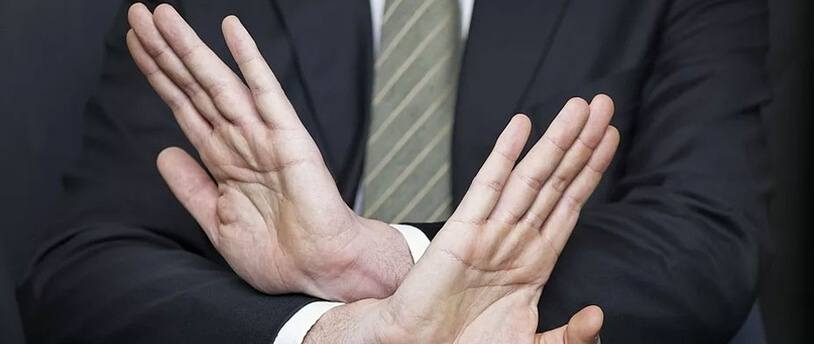 знак протеста руками