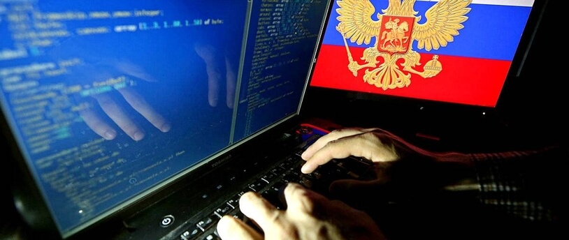изображение российского герба на мониторе компьютера