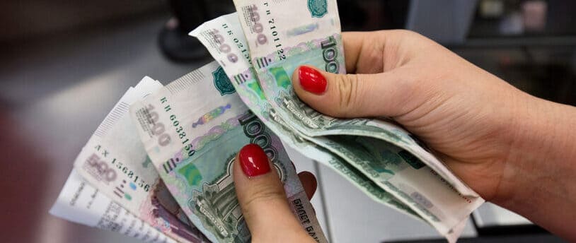 В России сокращается объем наличных денег в обращении