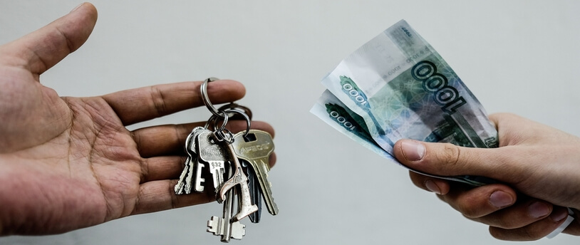 ключи от квартиры и деньги