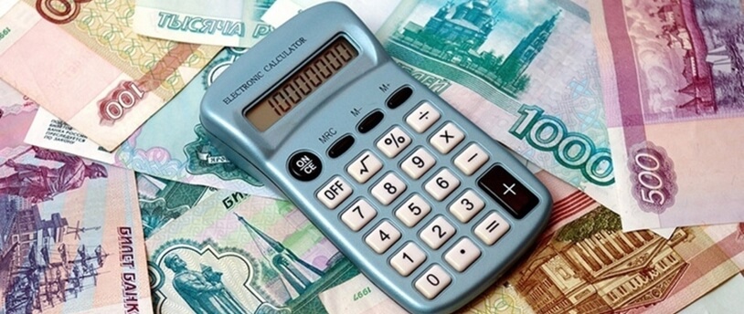 калькулятор и денежные банкноты
