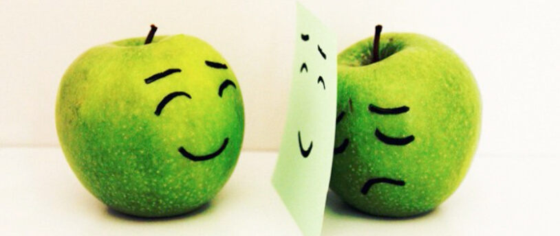 два зеленых яблока