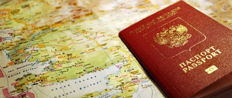 паспорт и карта мира