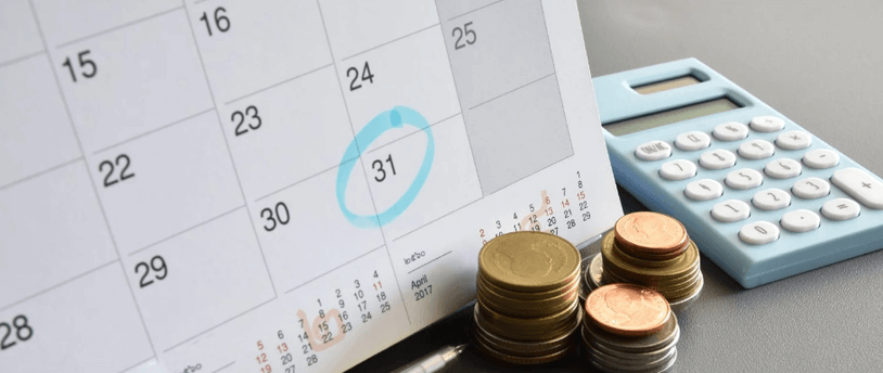 календарь, деньги и калькулятор