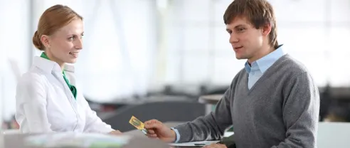 Раффайзен Банк опроверг приостановку продажи российского подразделения