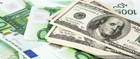 Доля валютных вкладов россиян достигла минимума за 17 лет