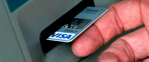 Кабмин предложил ограничить срок действия карт Visa и Mastercard